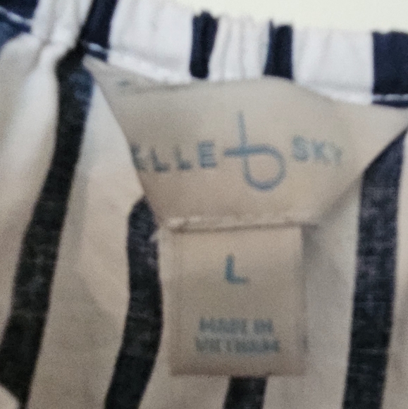 Over the shoulder striped navy over white blouse size Large! 👚👕 - Picture 7 of 9